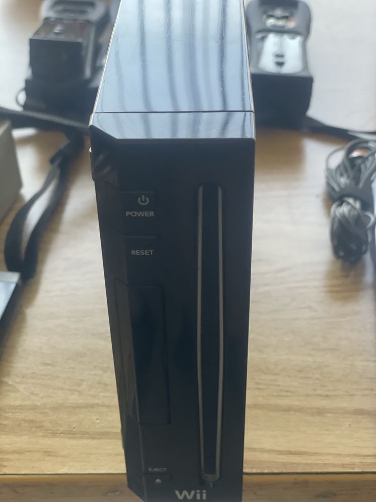 Nintendo Wii с четири джойстка
