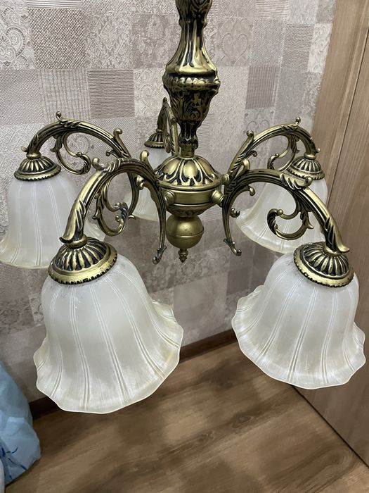 Продаётся люстра не дорого