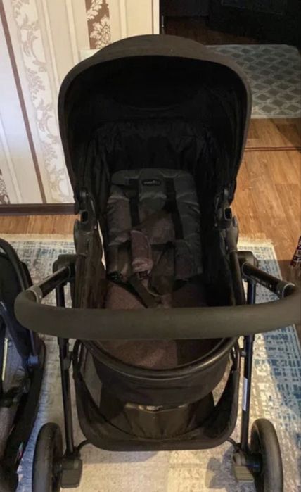 Коляска Evenflo Travel System Pivot Casual Gray c автокреслом 2 в 1
