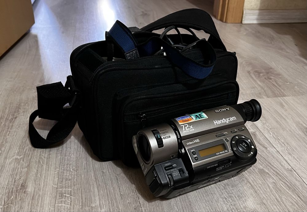 Видеокамера Sony Handycam 72x CCD-TR515E PAL