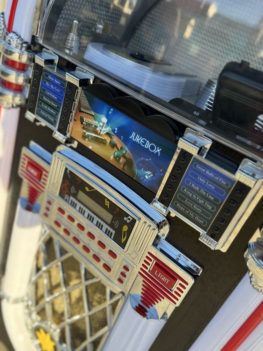 Vând Jukebok  cu CD USB MP3Player RADIO și BLUETOOTH