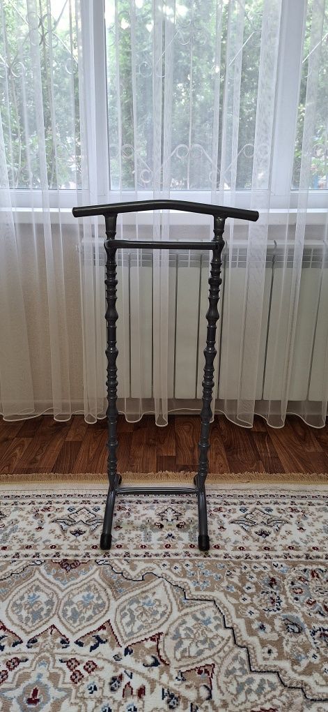 Продам вешалку напольную детскую