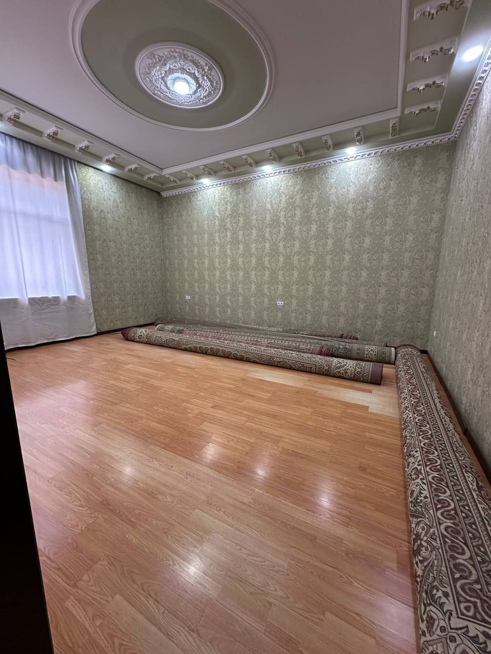 Срочно аренда участка, отличная локация, большая территория.