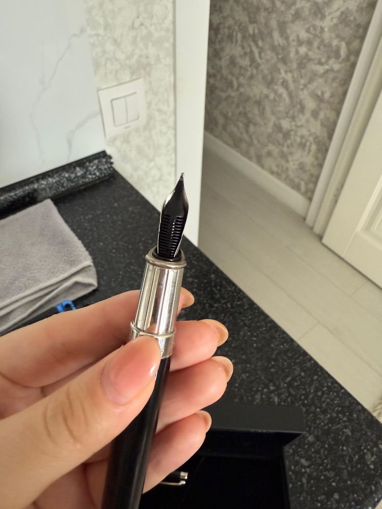 Продам коллекционную перьевую ручку S.T. Dupont
