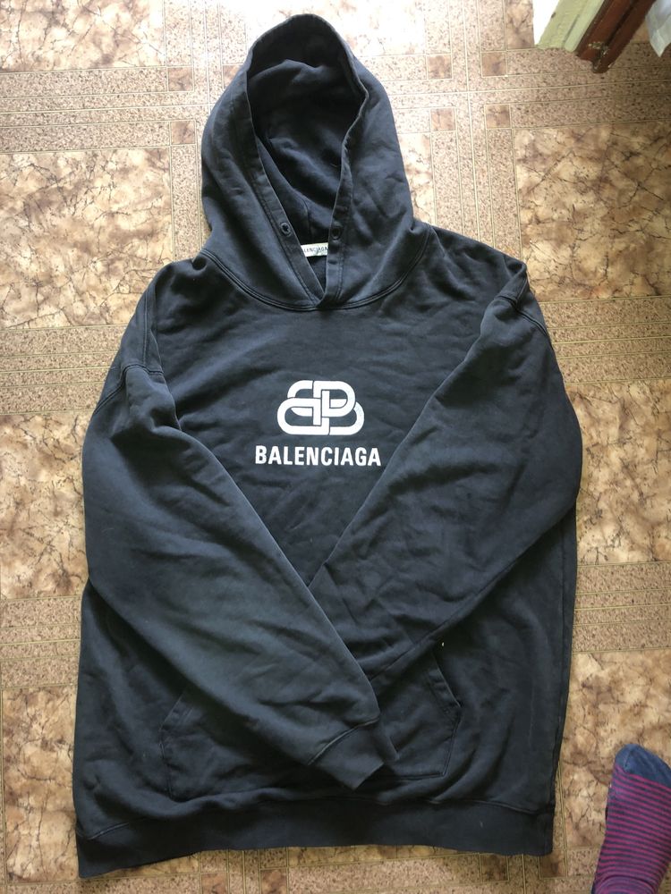 balengiaga sweatshirt