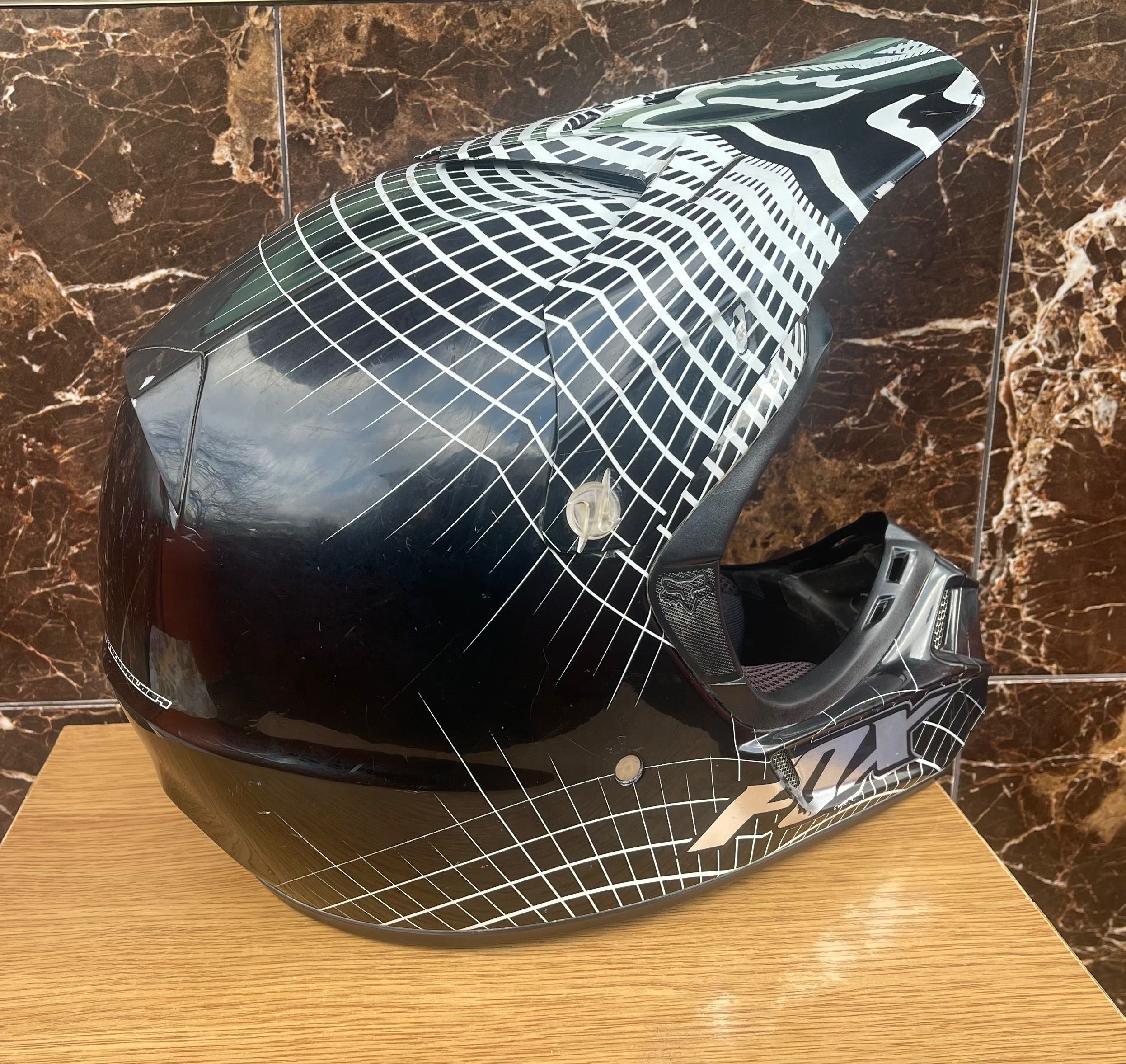 Карбонова каска Fox Pilot V3 за мотокрос и ендуро