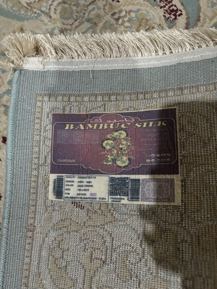 В продаже ковры.
