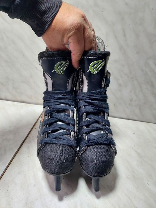 Patine 1107 hochei hockey CCM marime 36-37 ( 23,6 cm)