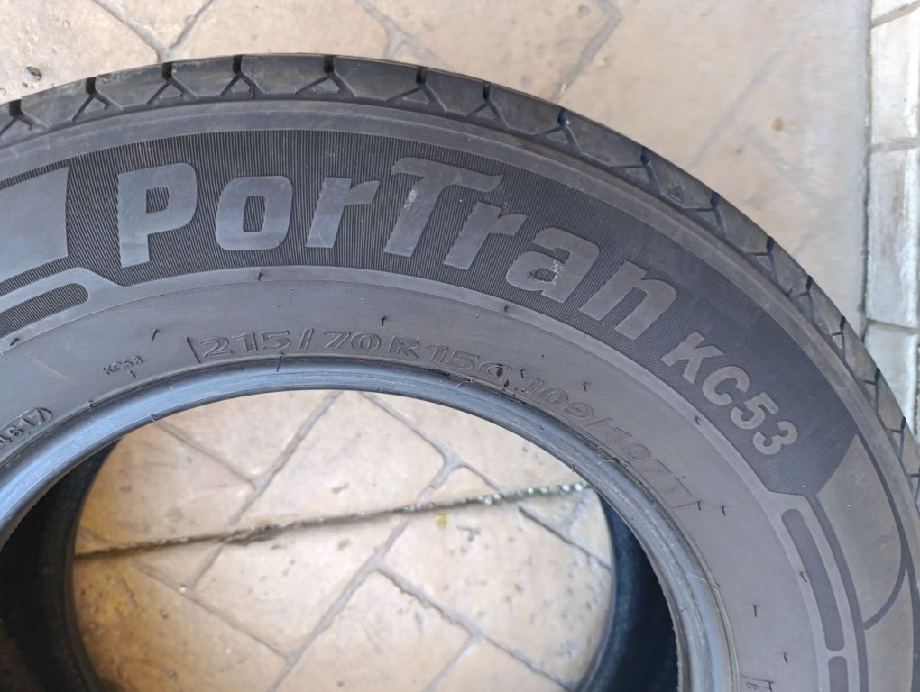 Гуми за Микробус 215/70/15 С Kumho