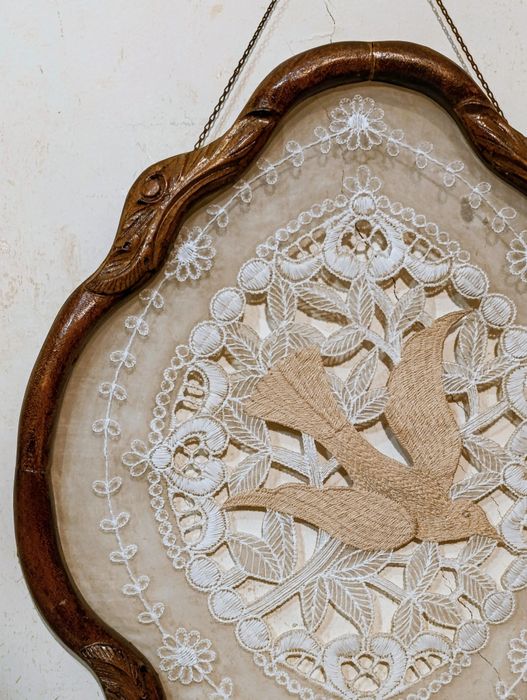 Ретро дантела с резбована рамка