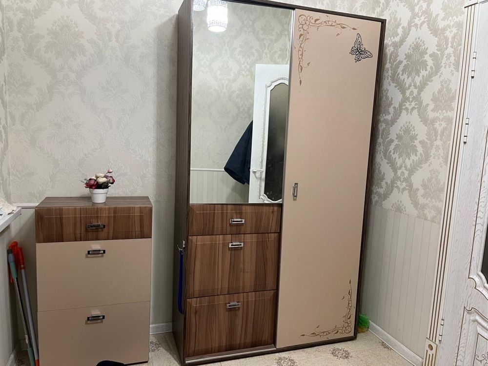 Продаю отличную прихожую!