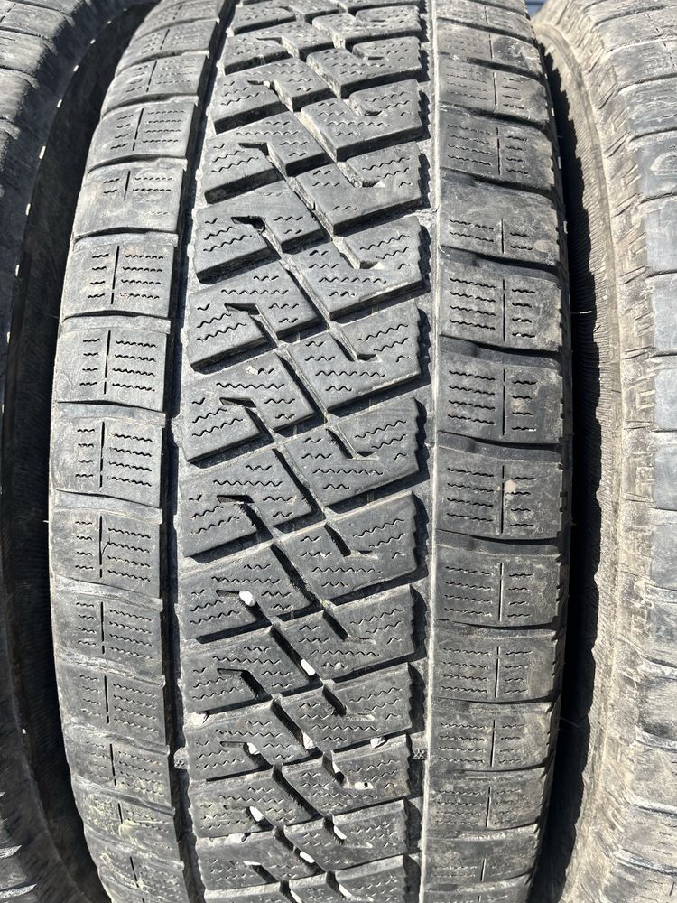 4 бр. гуми за бус 215/65/16C Lassa  DOT 4923 5,5-6 mm