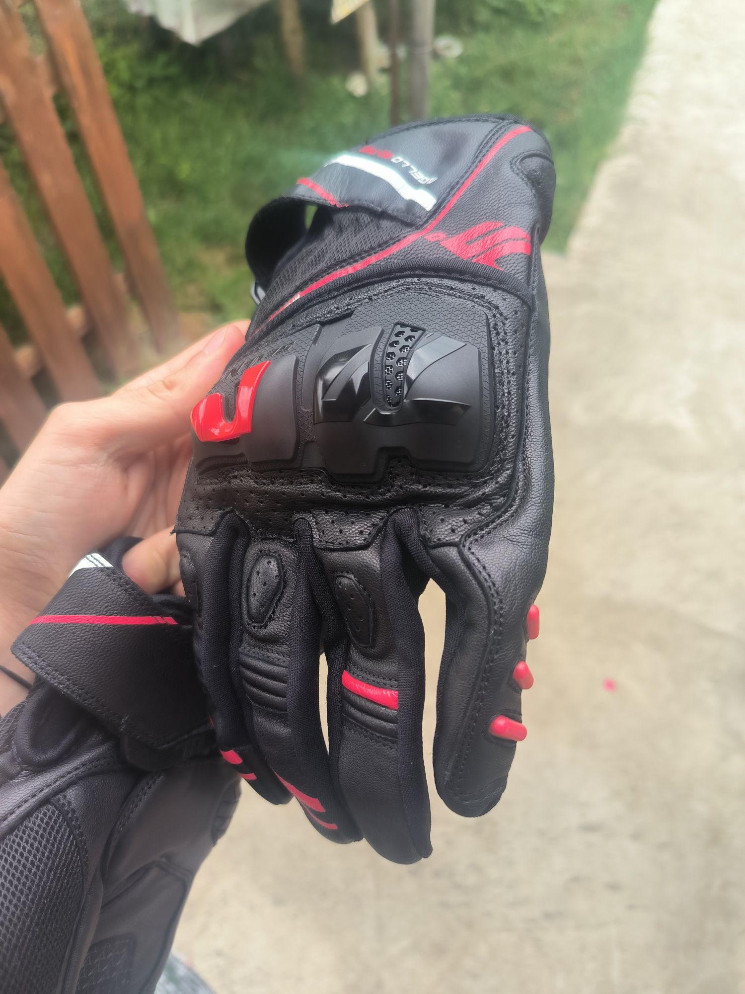 Vând casca moto axxis + mănuși seventy