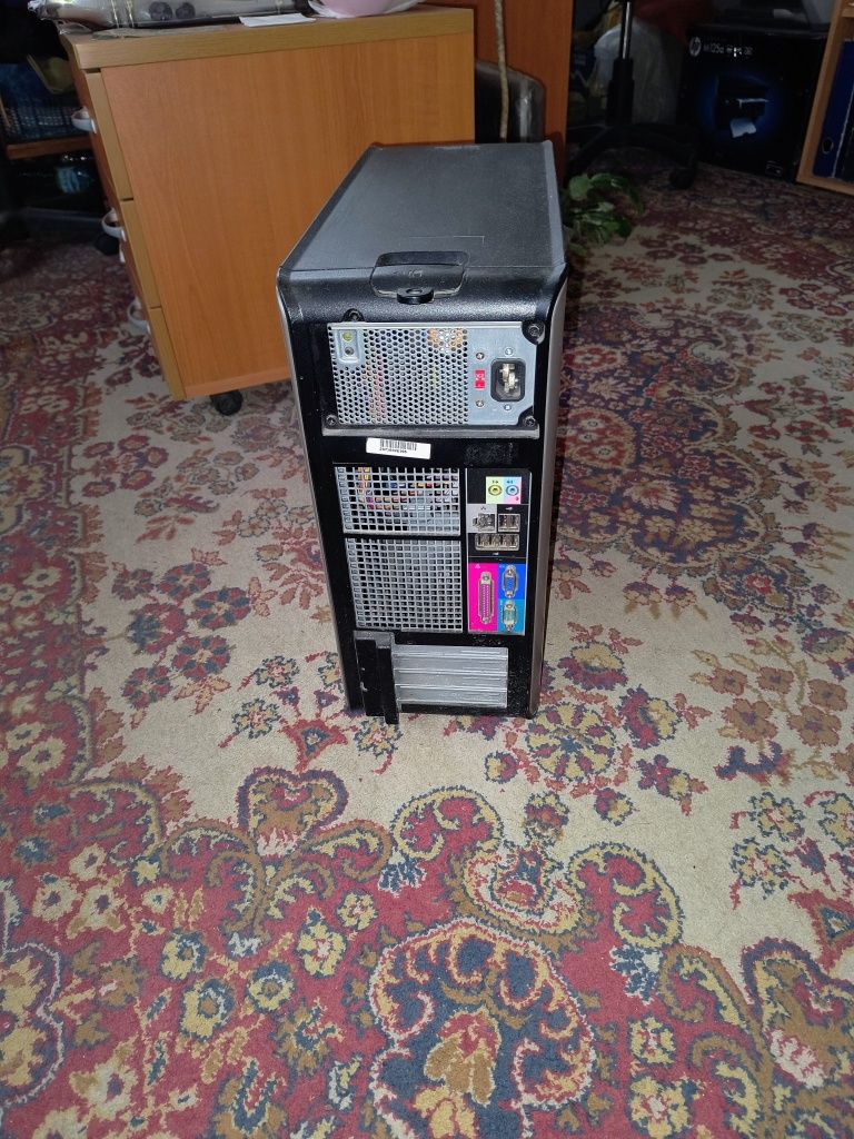 Настолен компютър dell optiplex 380 + монитор acer