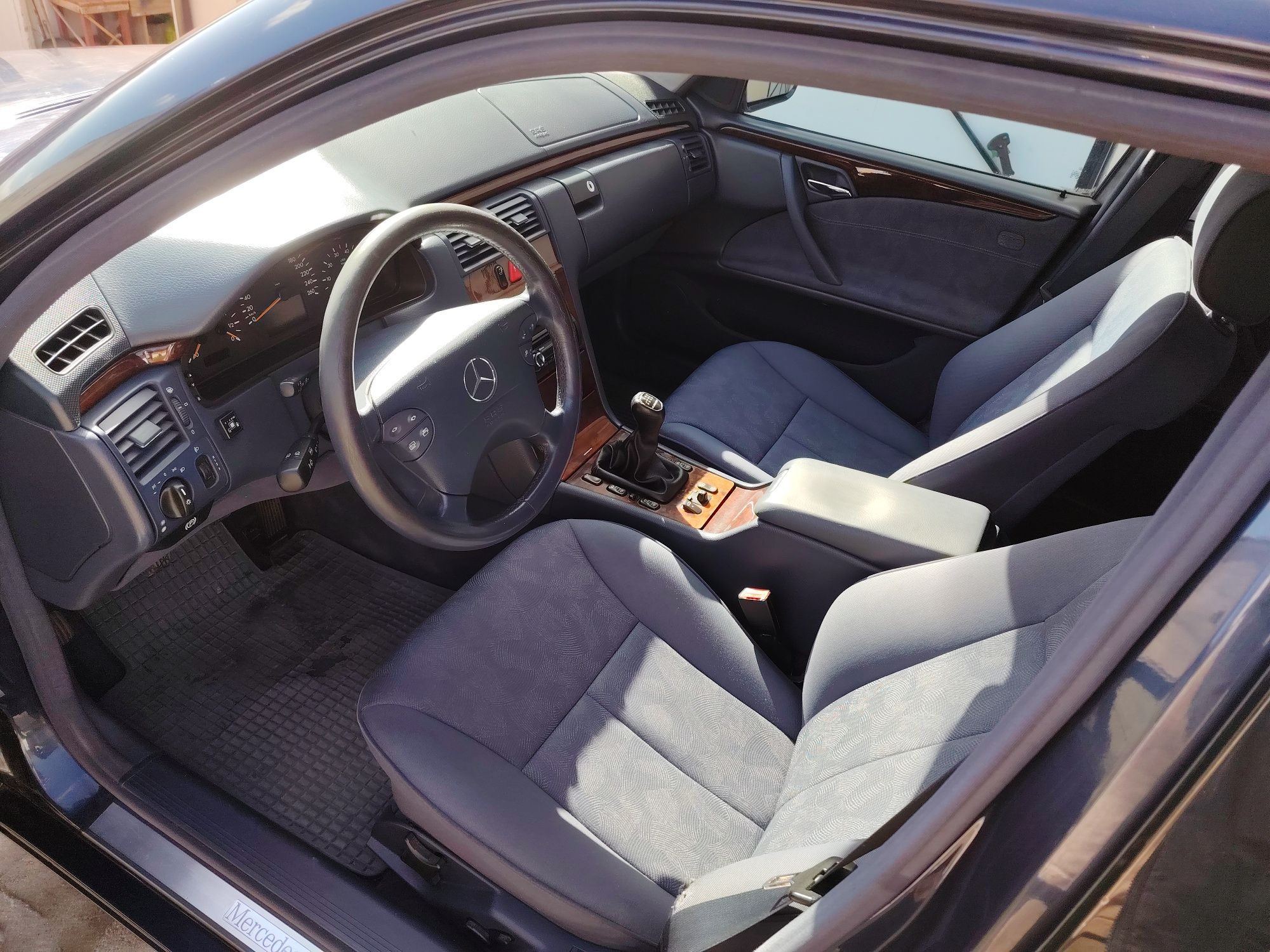 Vând Mercedes W210 2.0 kompressor
