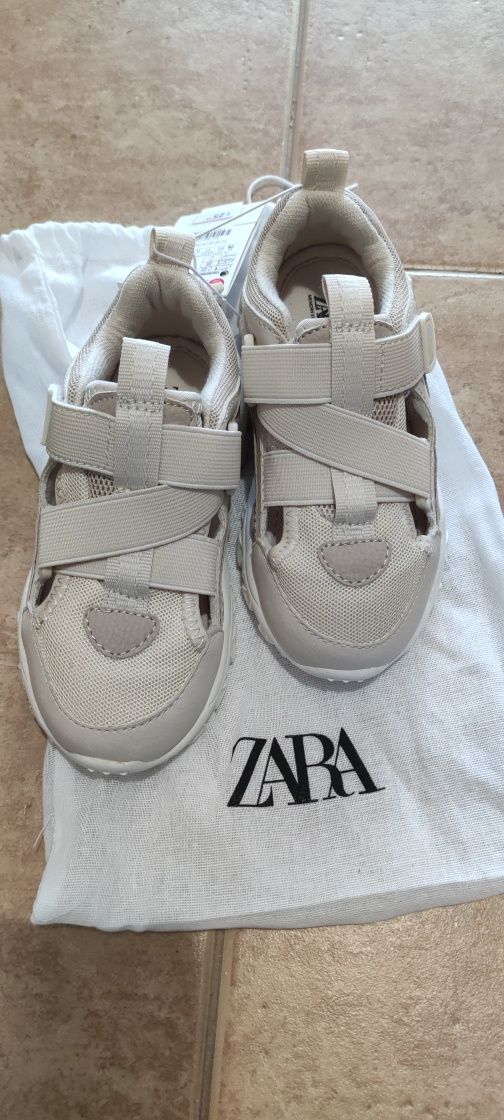 детски сандали от Zara