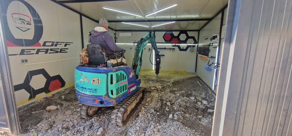 Miniexcavator de inchiriat