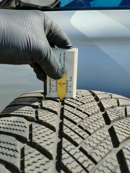 Bridgestone Blizzak LM001 265/50/19 RFT