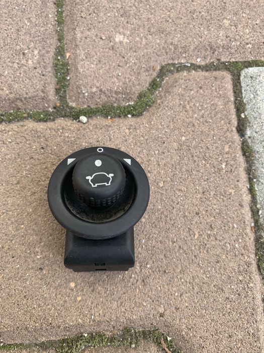 Копче бутон ел.огледала форд фокус ford focus