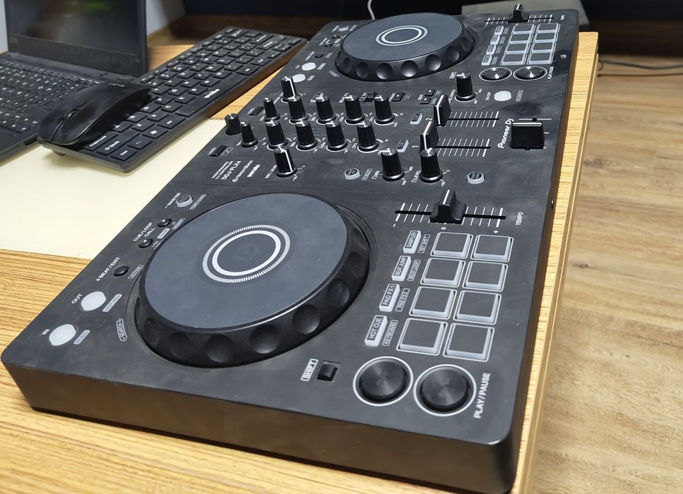 DJ миксер / контролер Pioneer DDJ-FLX4