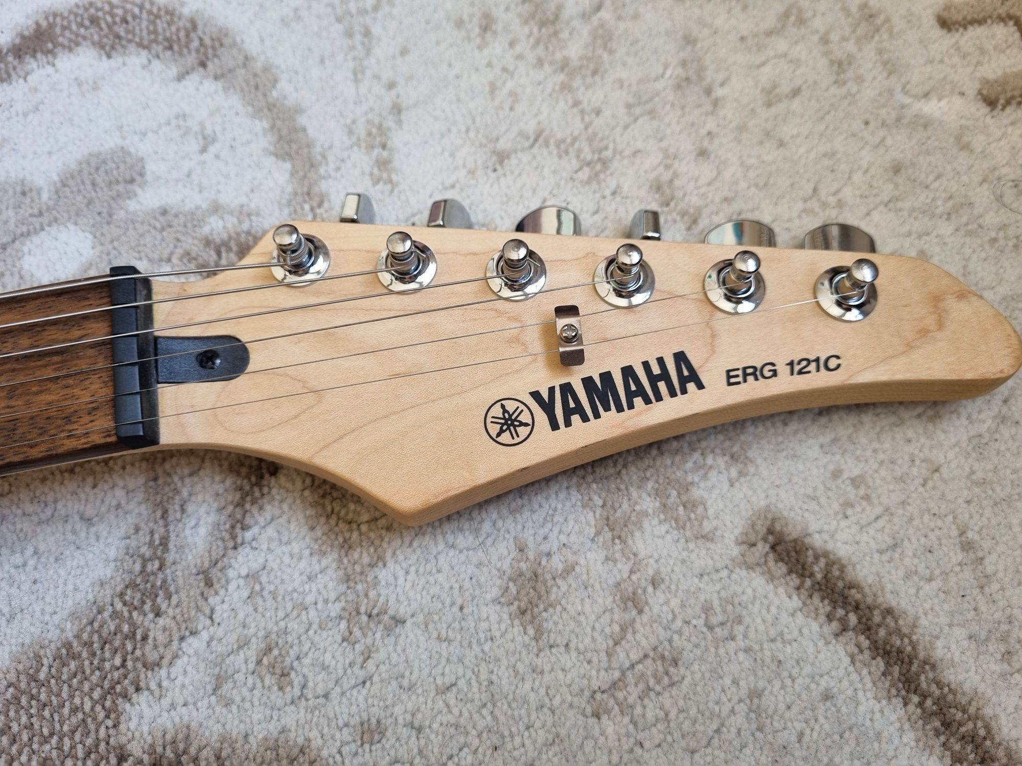 Электрогитара YAMAHA ERG 121C