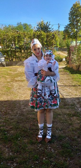 Costum popular mama și fica de Maramureș complet.