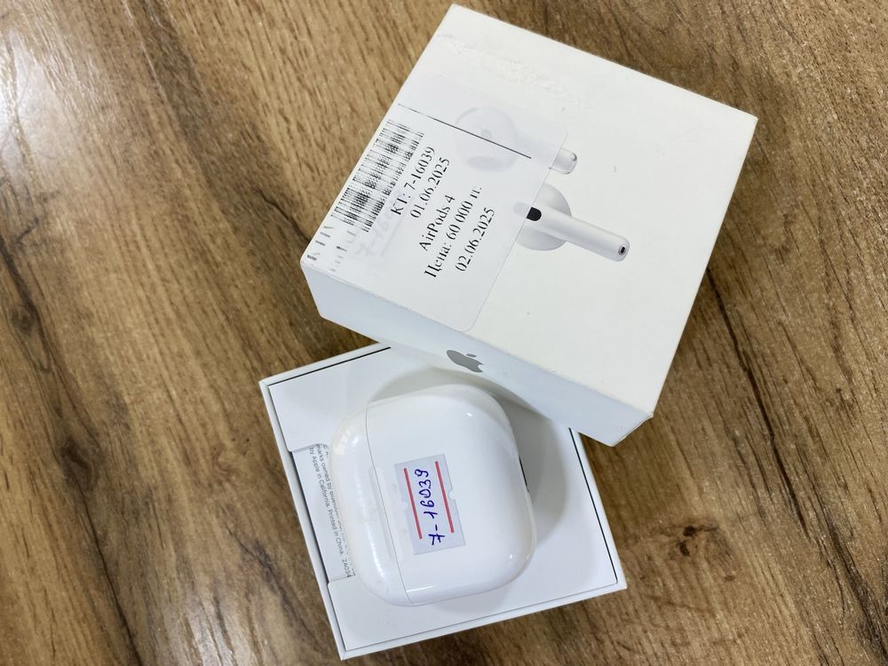 AirPods 4.