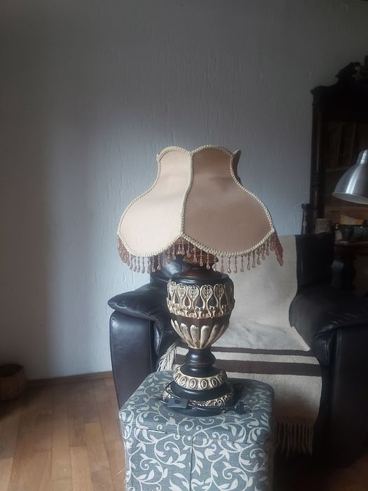 Vand veioza cu abajur