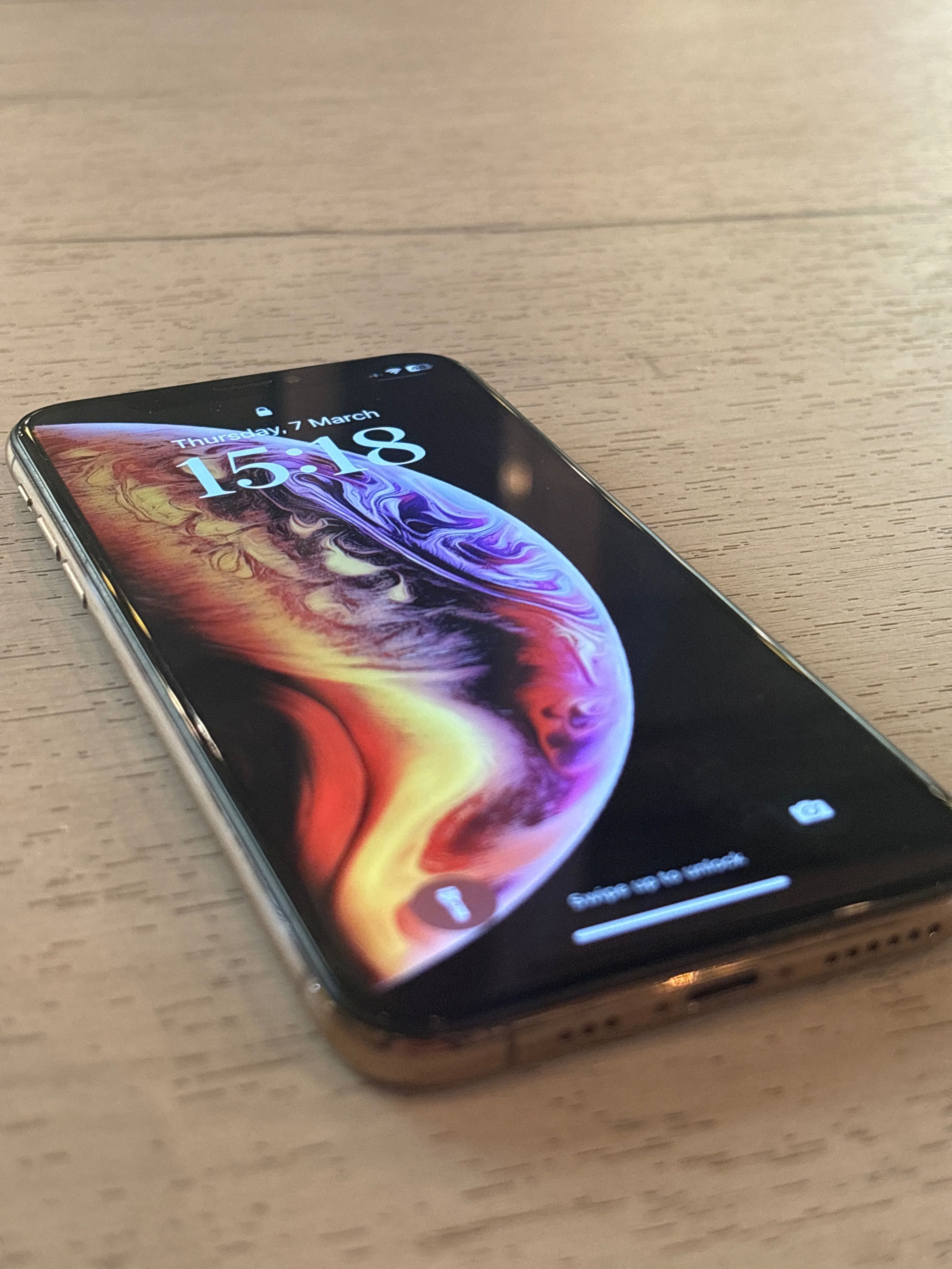 • iPhone XS 64GB GOLD + подарък - 4 калъфа •