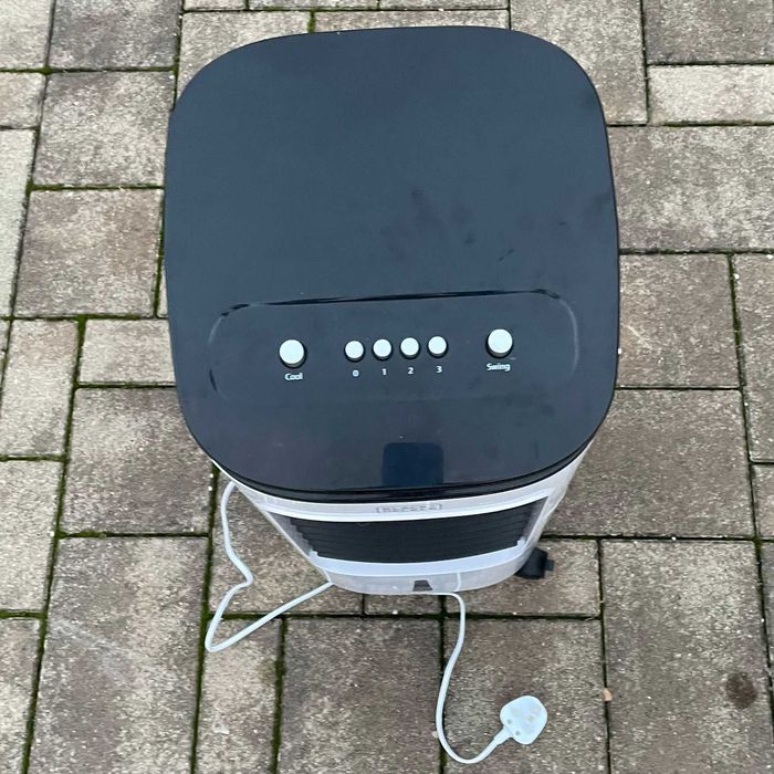 Aparat de răcire portabil marca BLACK+DECKER, model BXAC65001G