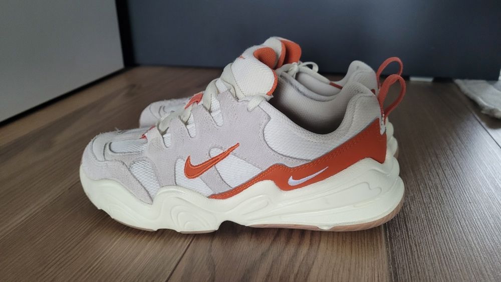 Adidasi/sneakers Nike Tech Hera 36