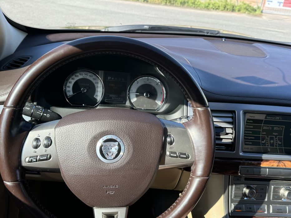 Vand jaguar xf 2.7an2009