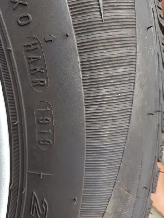 Vând 4 anvelope de iarna 215 70 r16 NEXEN ca și noi rulate max 500 km