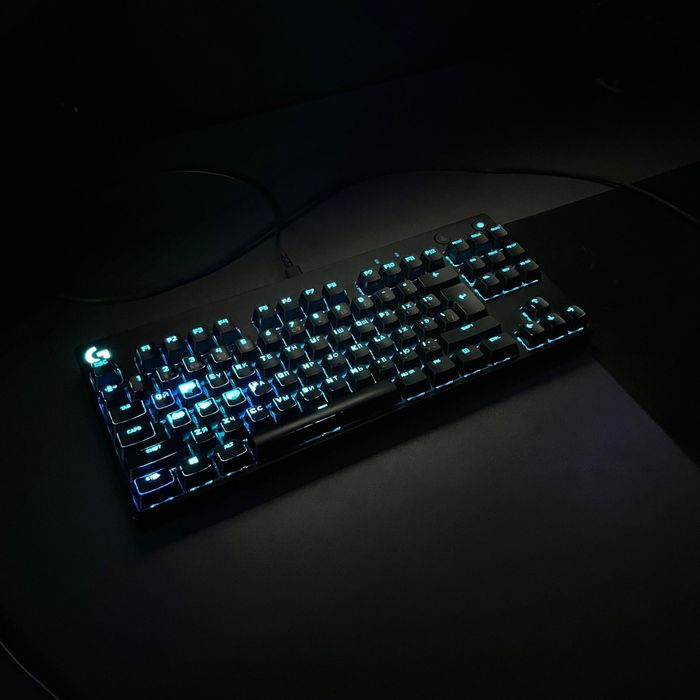 Продам клавиатуру Logitech G Pro X