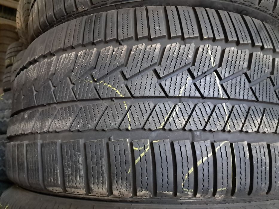 Anvelope second iarna 225 40 R19/255 35 R19 Continental * SSR RFT 2023