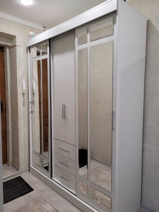 Продам прихожую в коридор