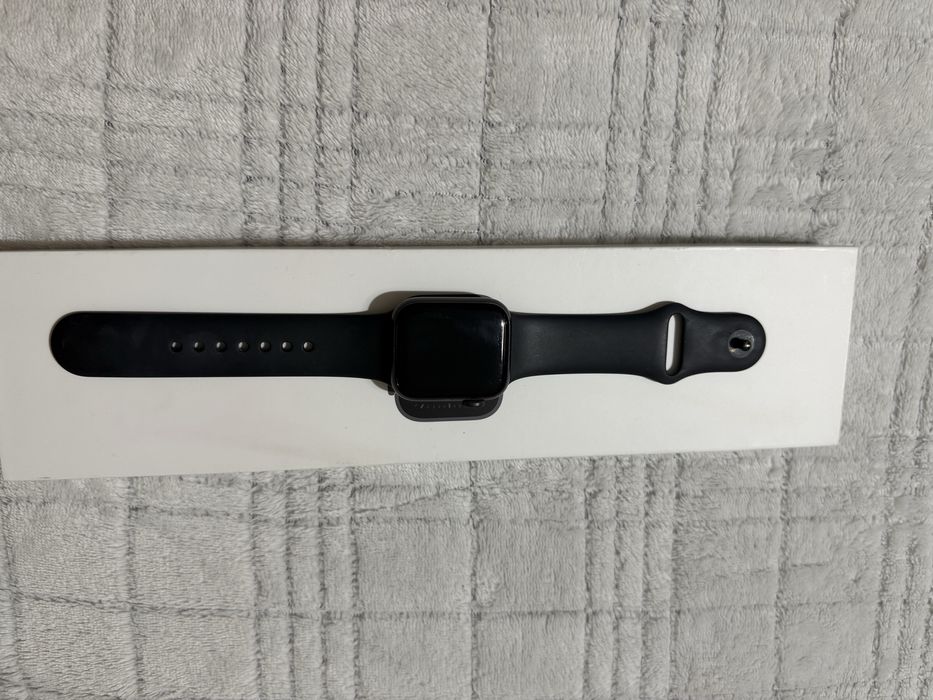 Apple Watch SE 40mm Space Gray+зарядно