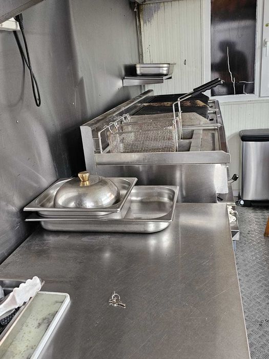 Vand sau INCHIRIEZ FOOD TRUCK Inmatriculat