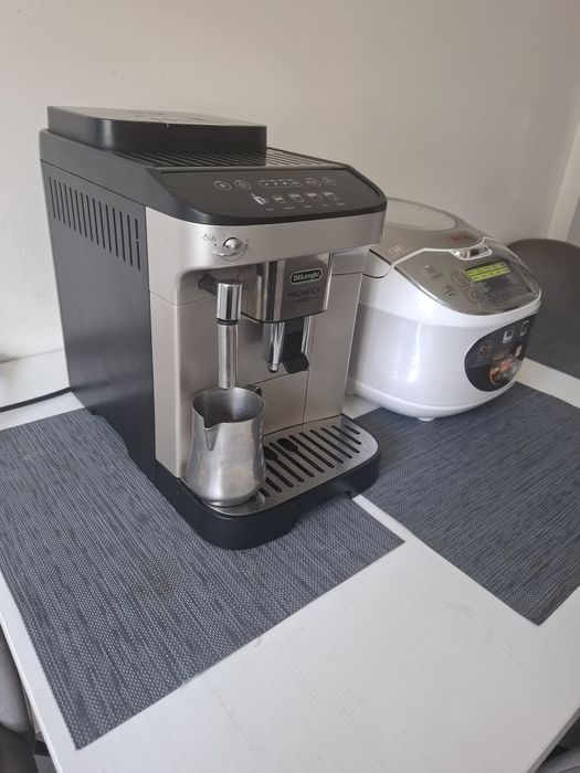 Aparat de cafea DeLonghi MAgnifica Evo / Cadou Multicooker Tefal Nou.
