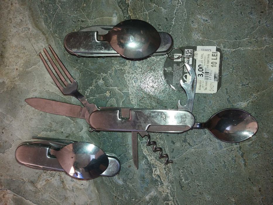 Briceag cu cutit lingurita furculita tirbuson desfacator sticle pensa