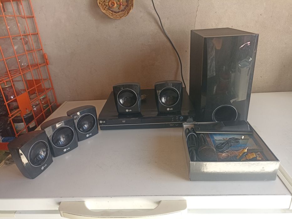 Продам DVD проигрыватель с колонками
