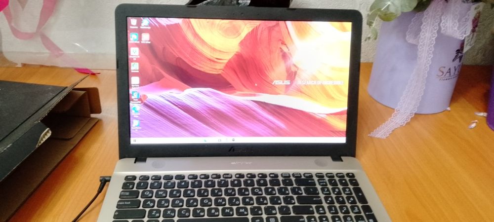 Ноутбук сатылады.  Asus