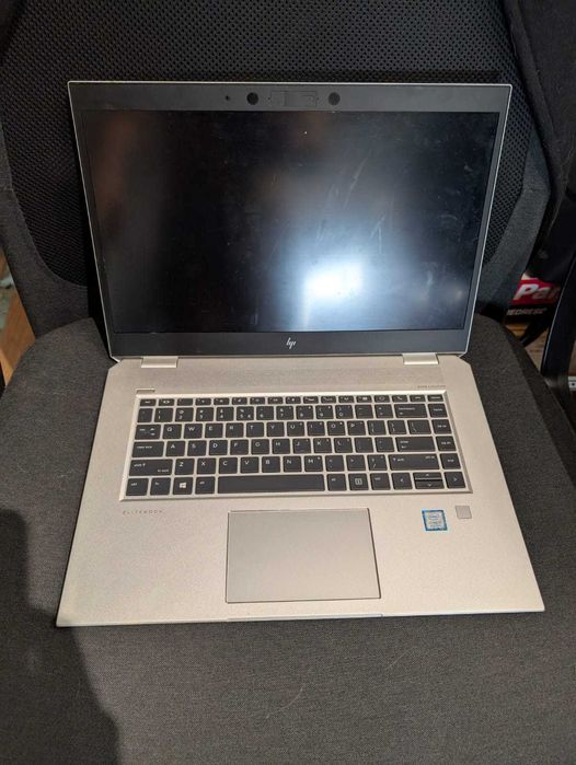 Laptop Elitebook 1050 G1 - placa de baza defecta, se vinde intreg