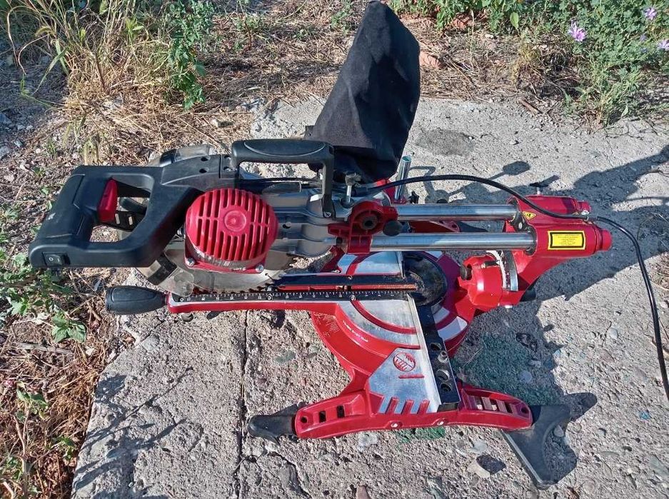Продавам потапящ циркуляр за дърво Einhell TC-SM 2131.