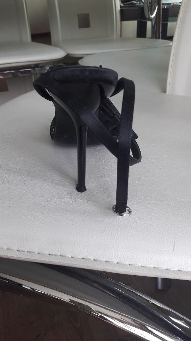 Елегантни дамски сандали с висок ток