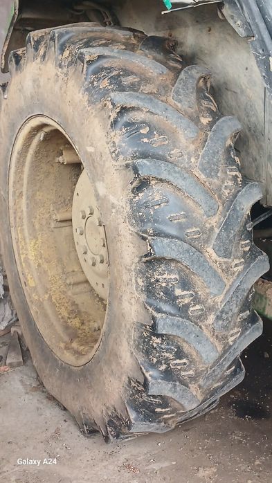 Vând 2 cauciucuri pentru tractor