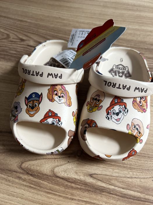 Нови сандали Next