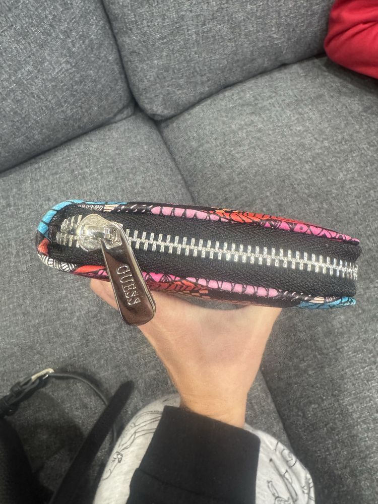 Дамска чанта тип портмоне  Guess и Gucci