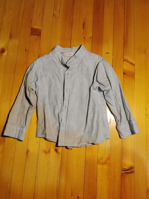 Продам рубашку на мальчика 2-3 годика