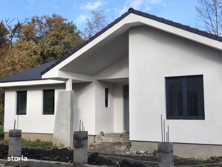 Casa noua, semifinisata de vanzare in Livezeni